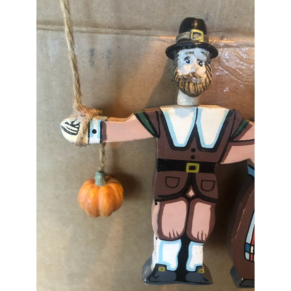Terry's Village Thanksgiving Give Thanks‎ Holiday Hanging Sign Pilgrim American